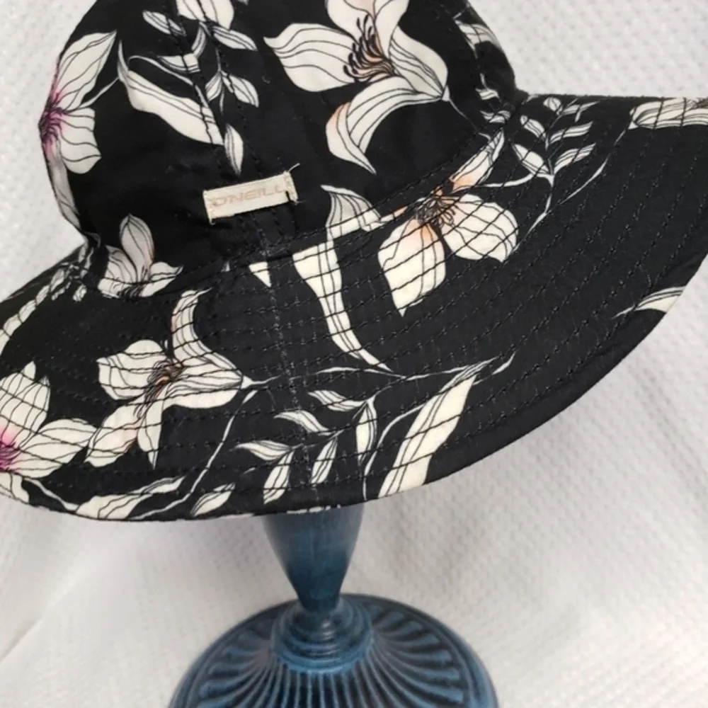 O'Neill Floral‎ Hat  100% Cotton Excellent Pre-owned Condition